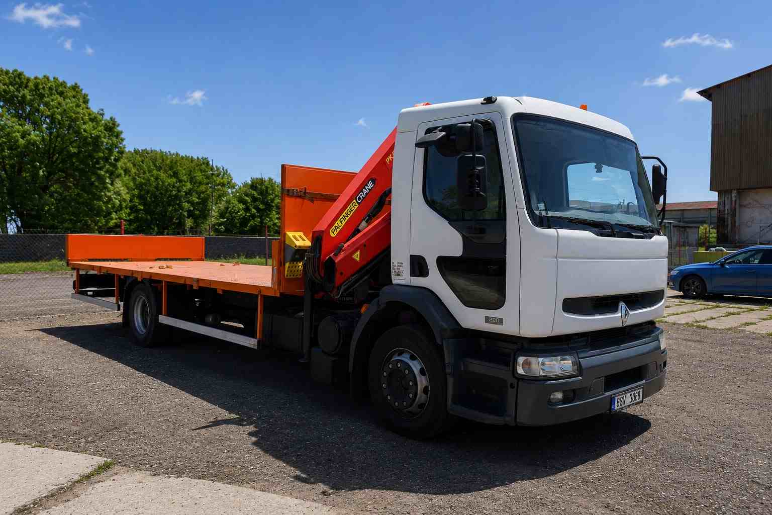 Velké auto s rukou Renault Premium
